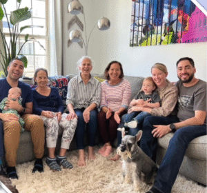 María Consuelo Briceño, sus hijas y bisnietos.